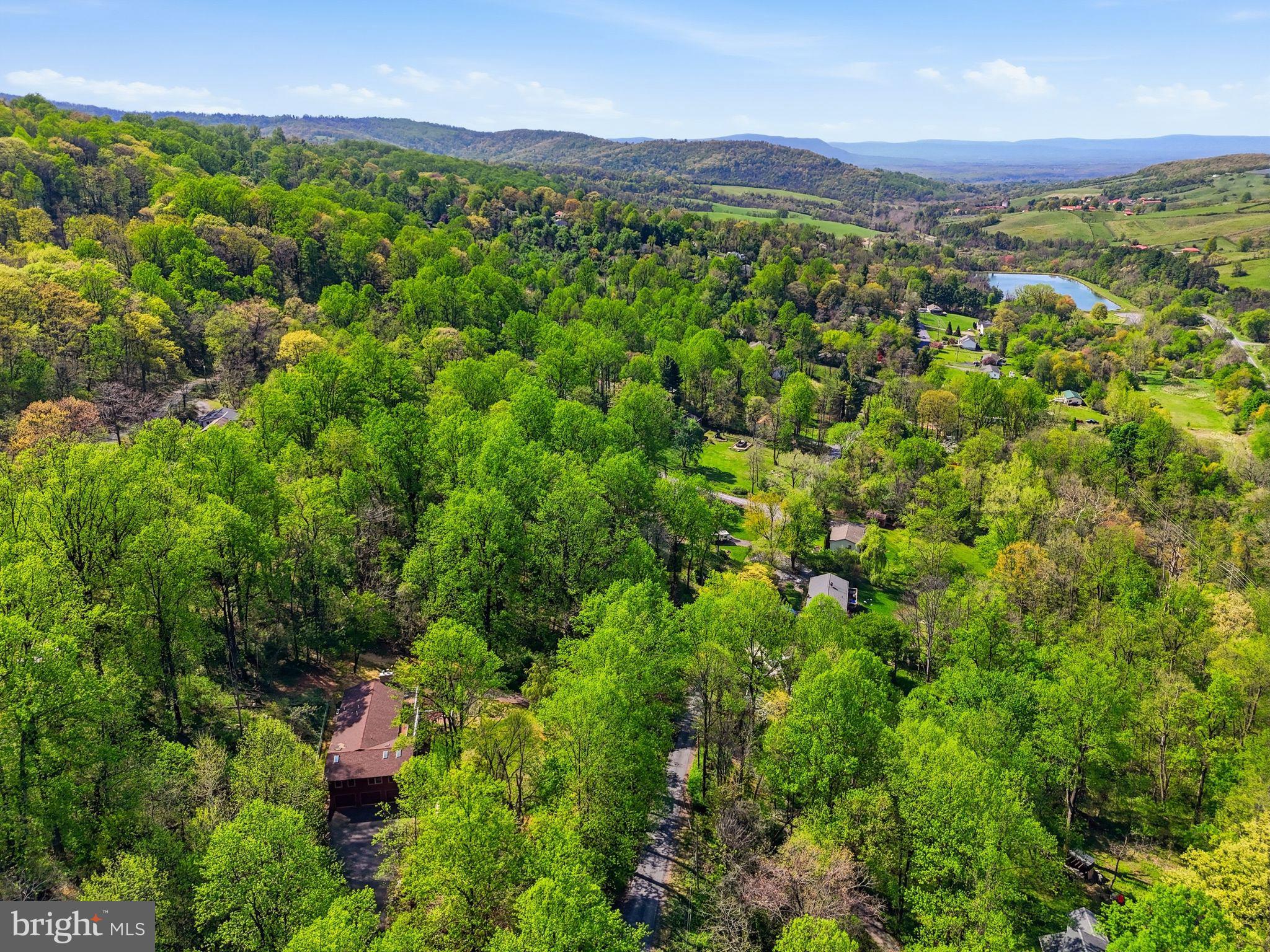 LAKE FRONT ROYAL - Residential