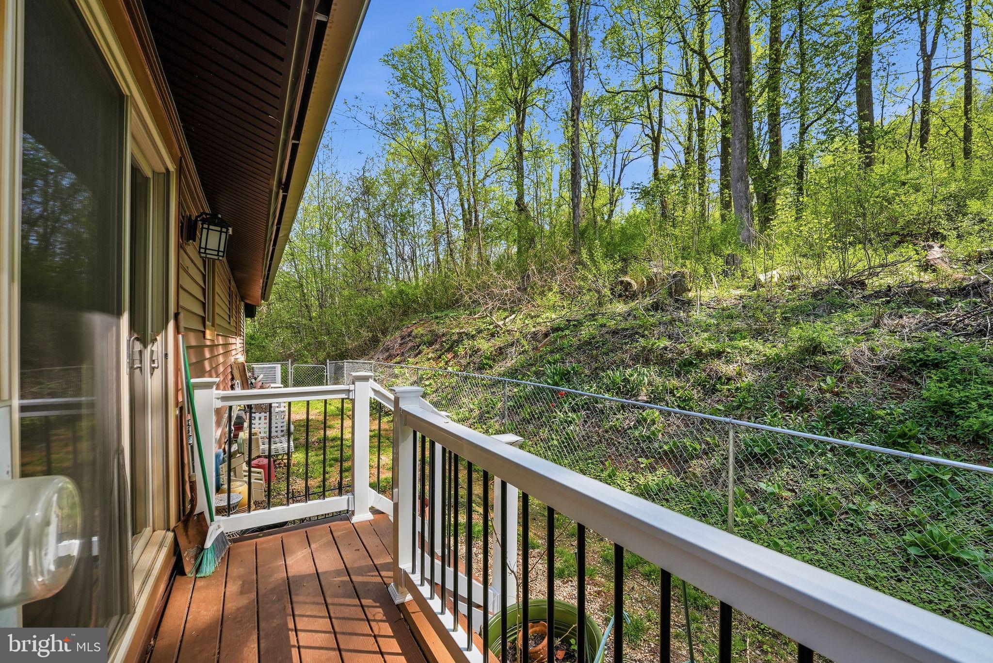 LAKE FRONT ROYAL - Residential