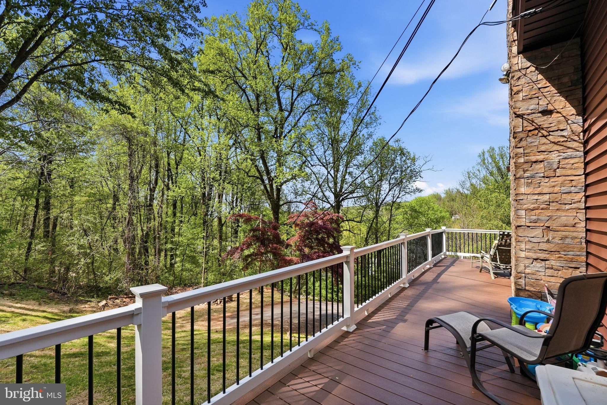 LAKE FRONT ROYAL - Residential