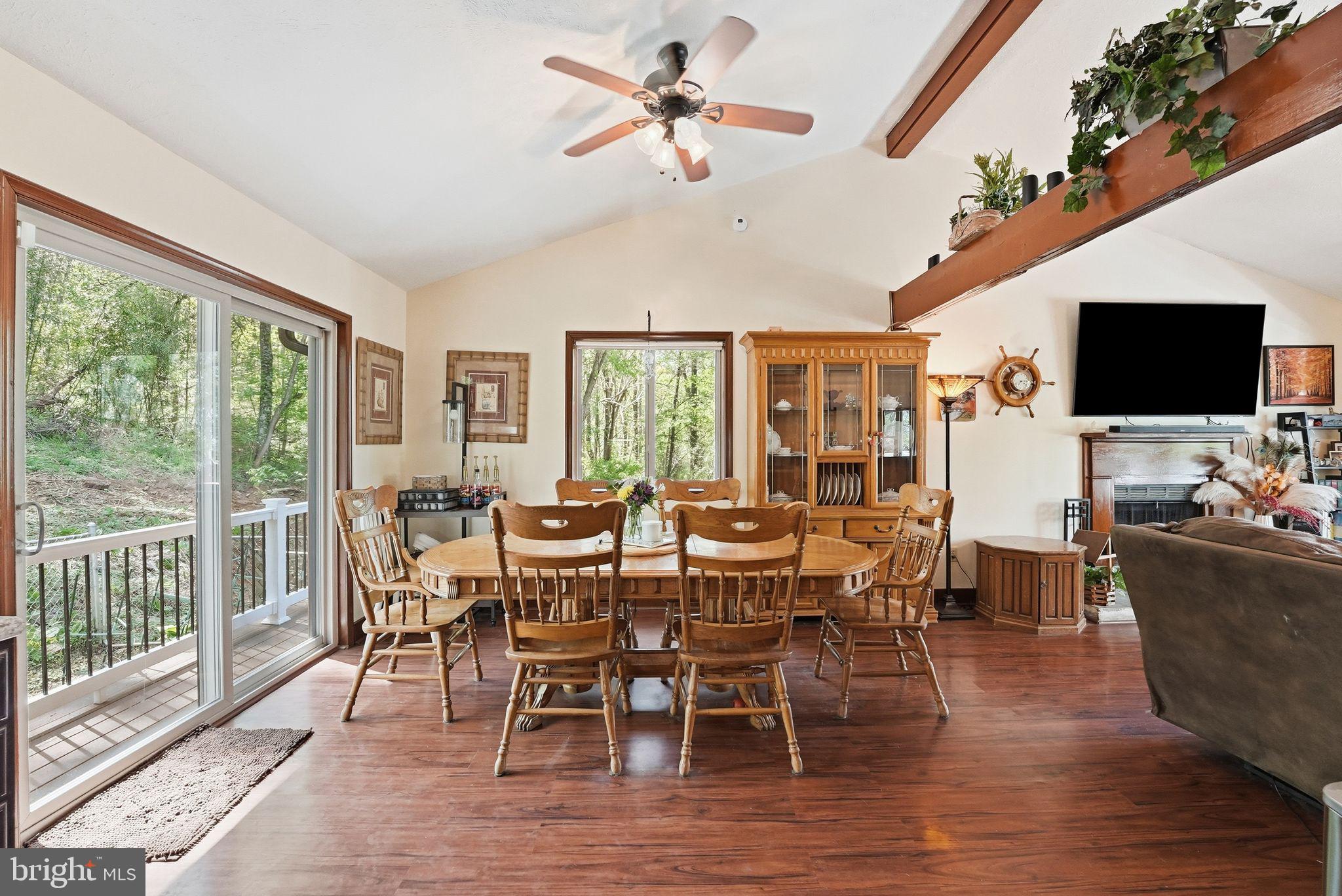 LAKE FRONT ROYAL - Residential