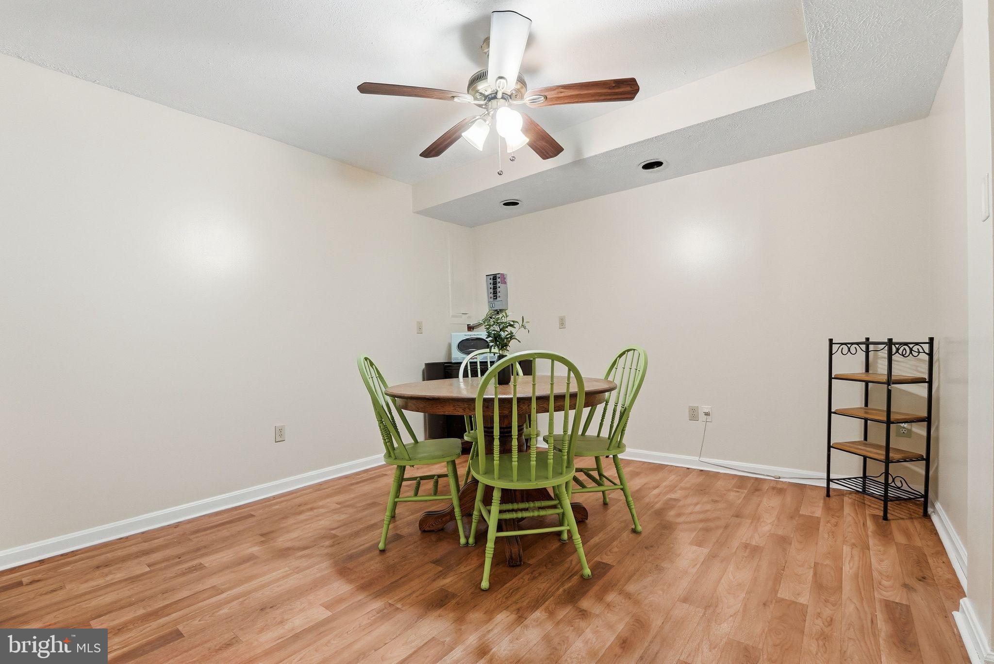 LAKE FRONT ROYAL - Residential