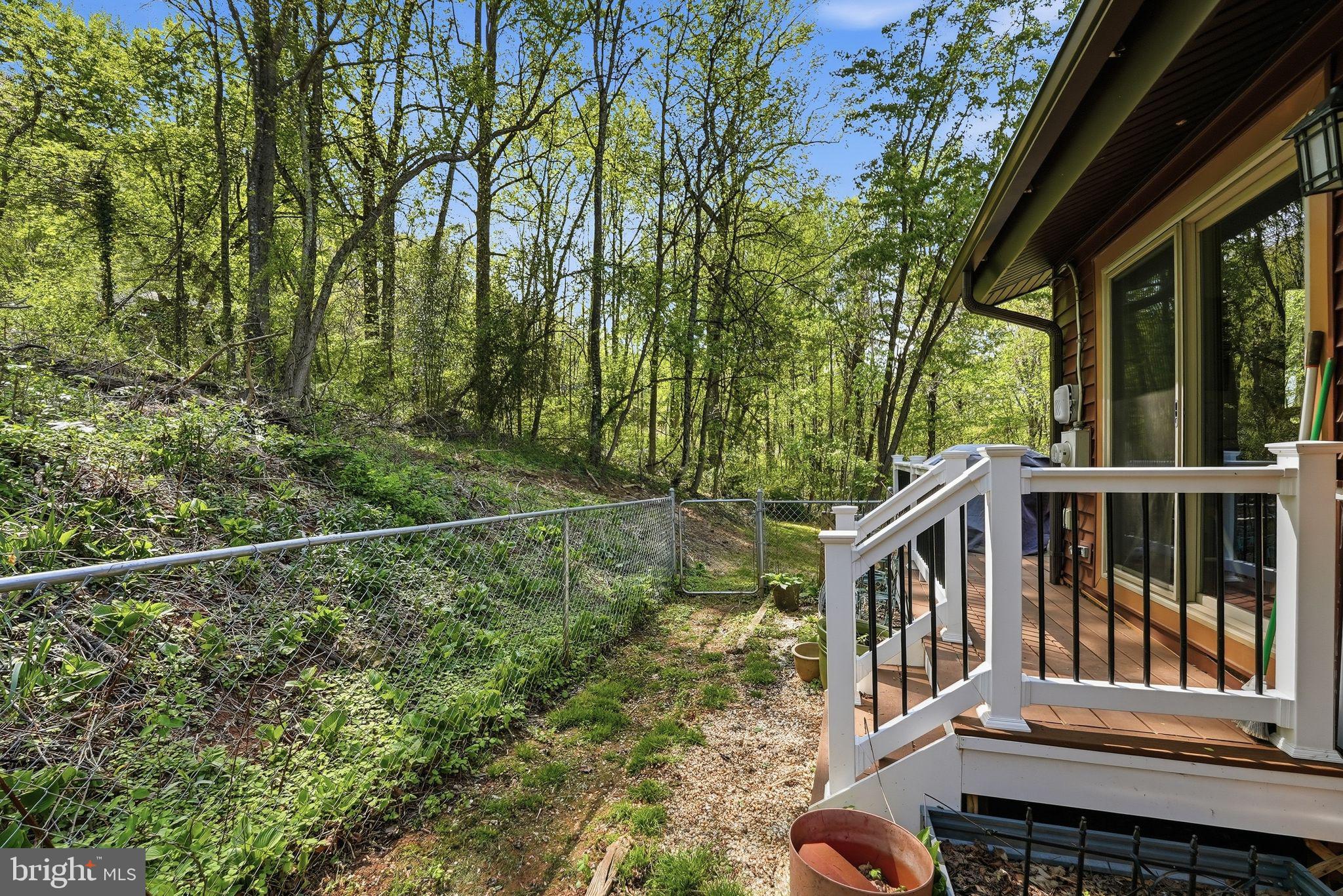 LAKE FRONT ROYAL - Residential