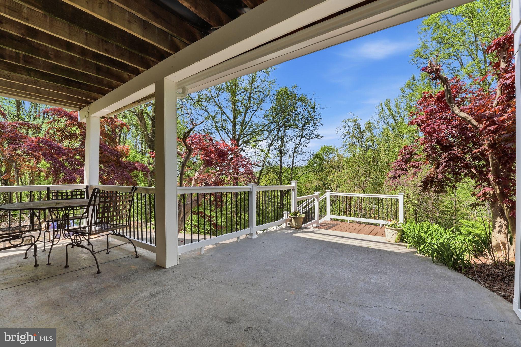 LAKE FRONT ROYAL - Residential