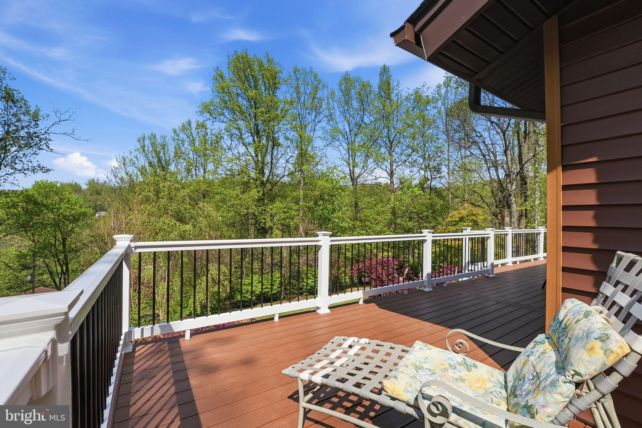 LAKE FRONT ROYAL - Residential