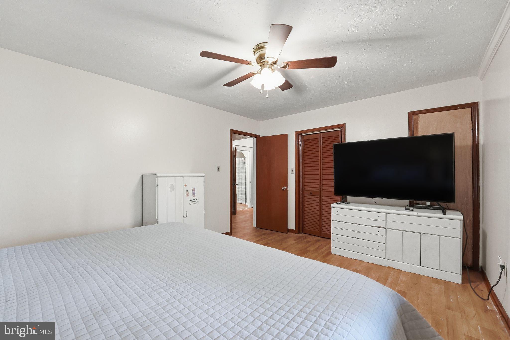 LAKE FRONT ROYAL - Residential