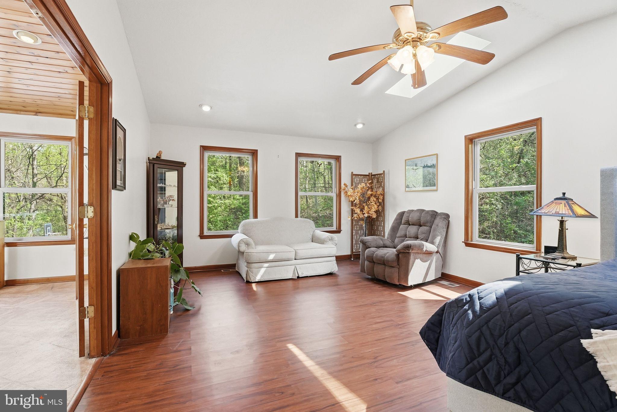 LAKE FRONT ROYAL - Residential