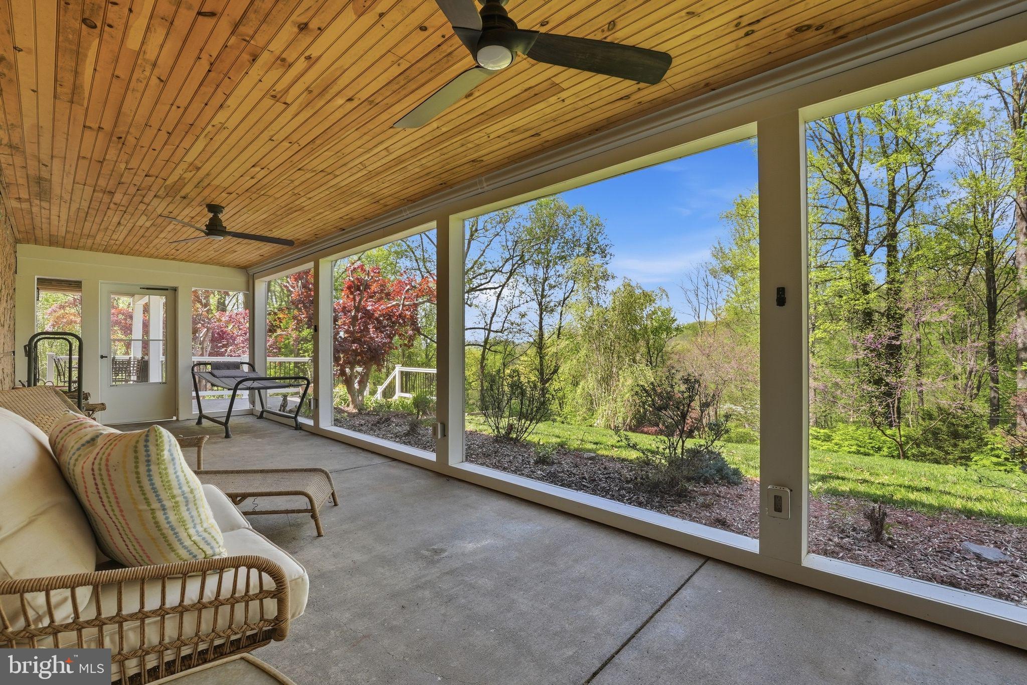 LAKE FRONT ROYAL - Residential