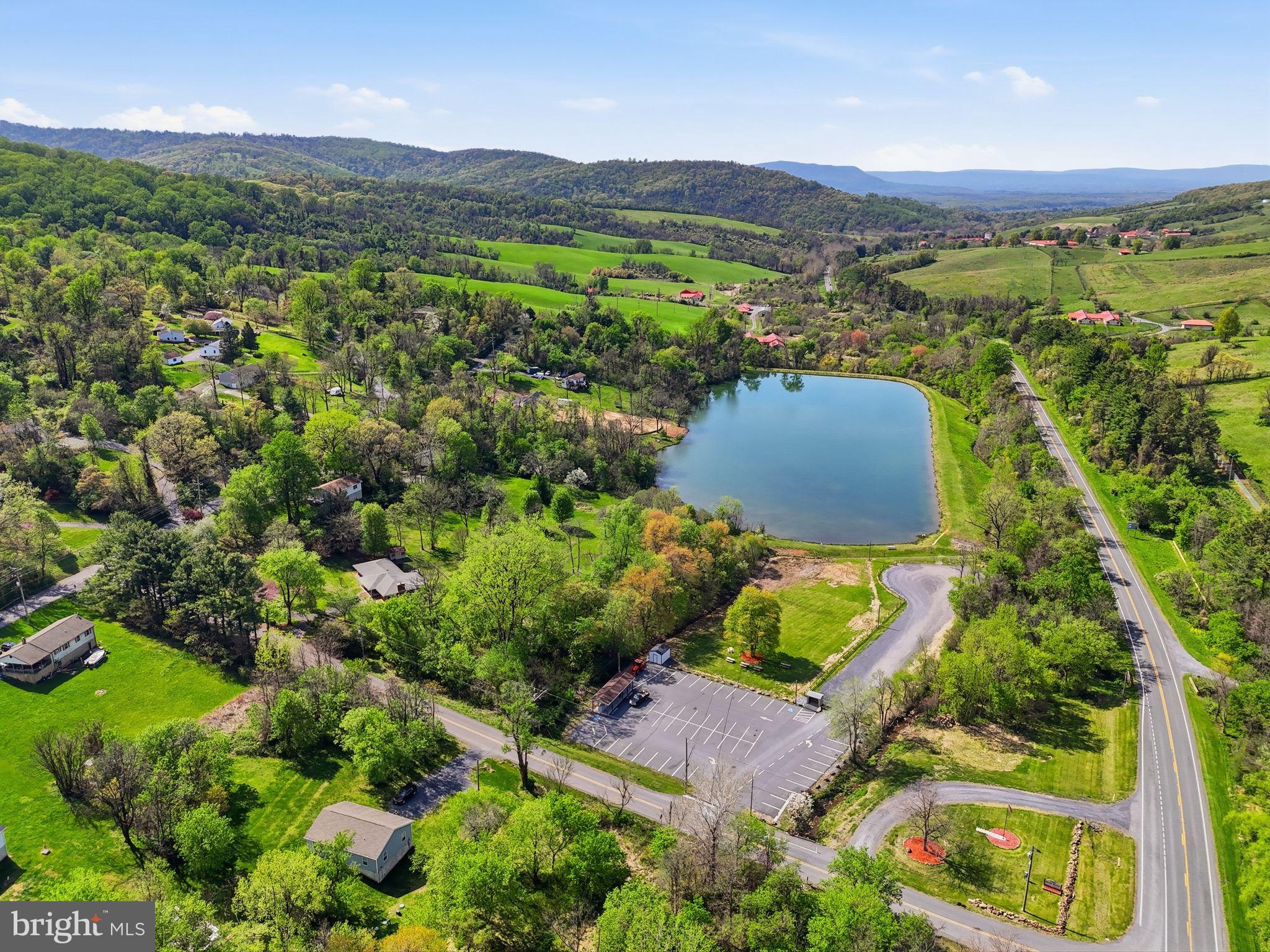 LAKE FRONT ROYAL - Residential