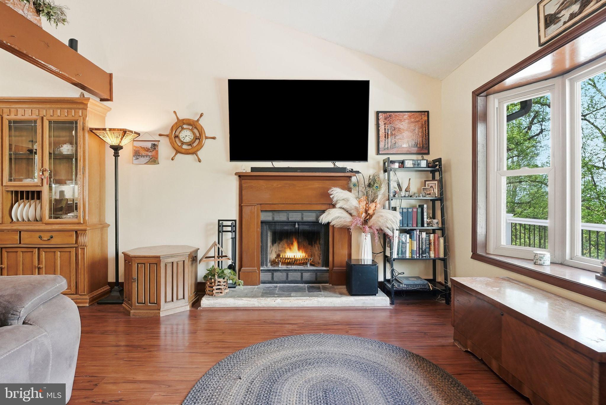 LAKE FRONT ROYAL - Residential