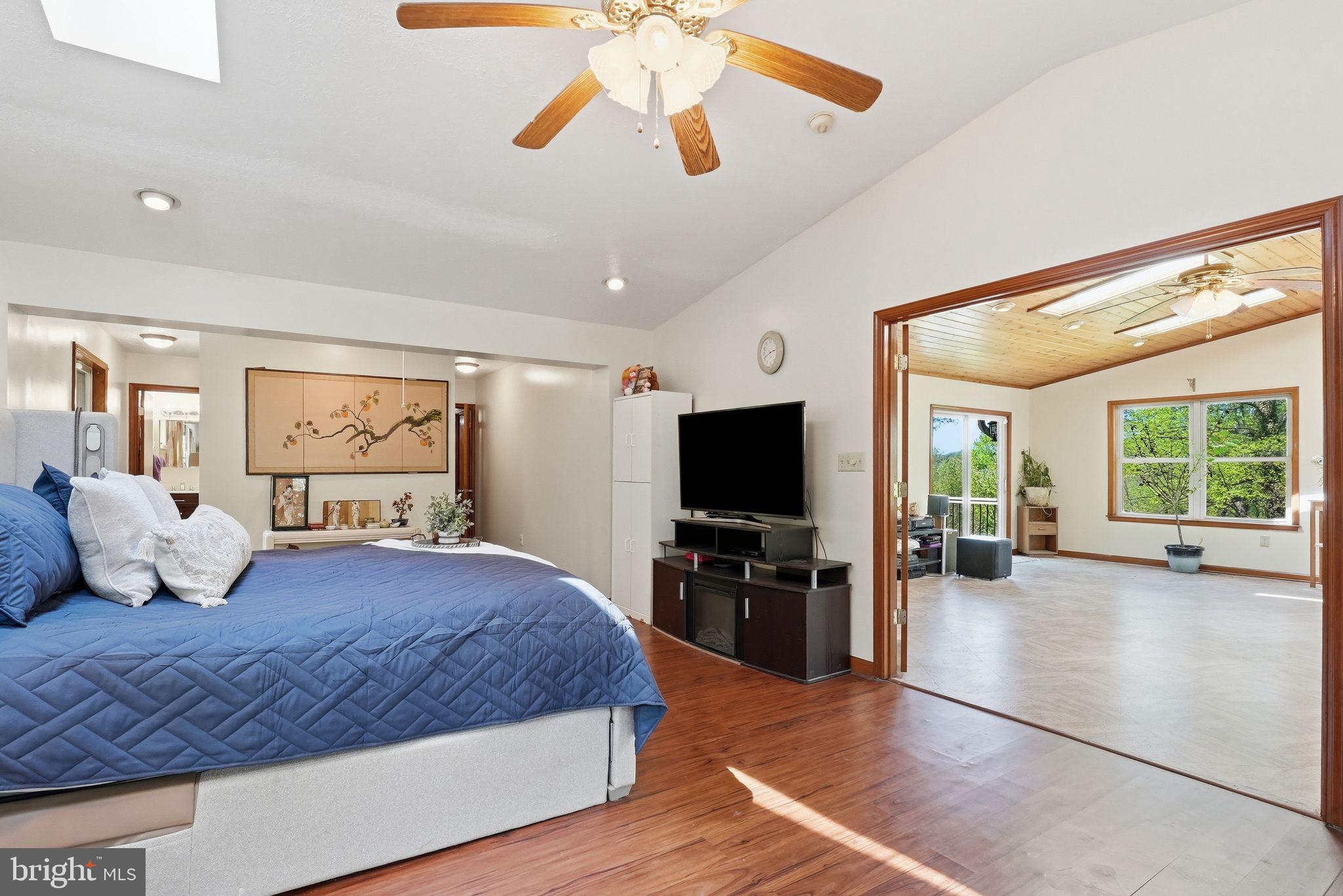 LAKE FRONT ROYAL - Residential