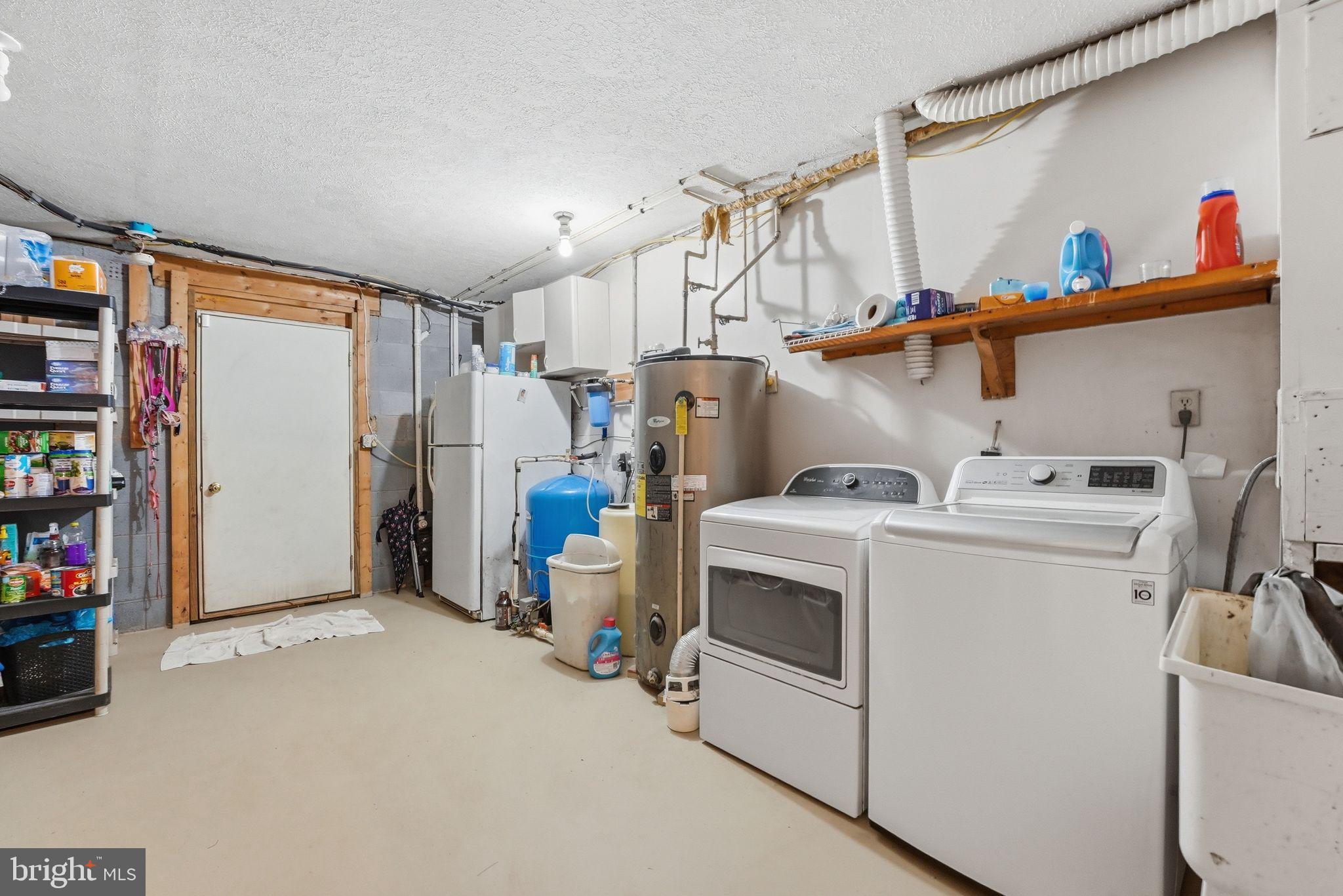 LAKE FRONT ROYAL - Residential