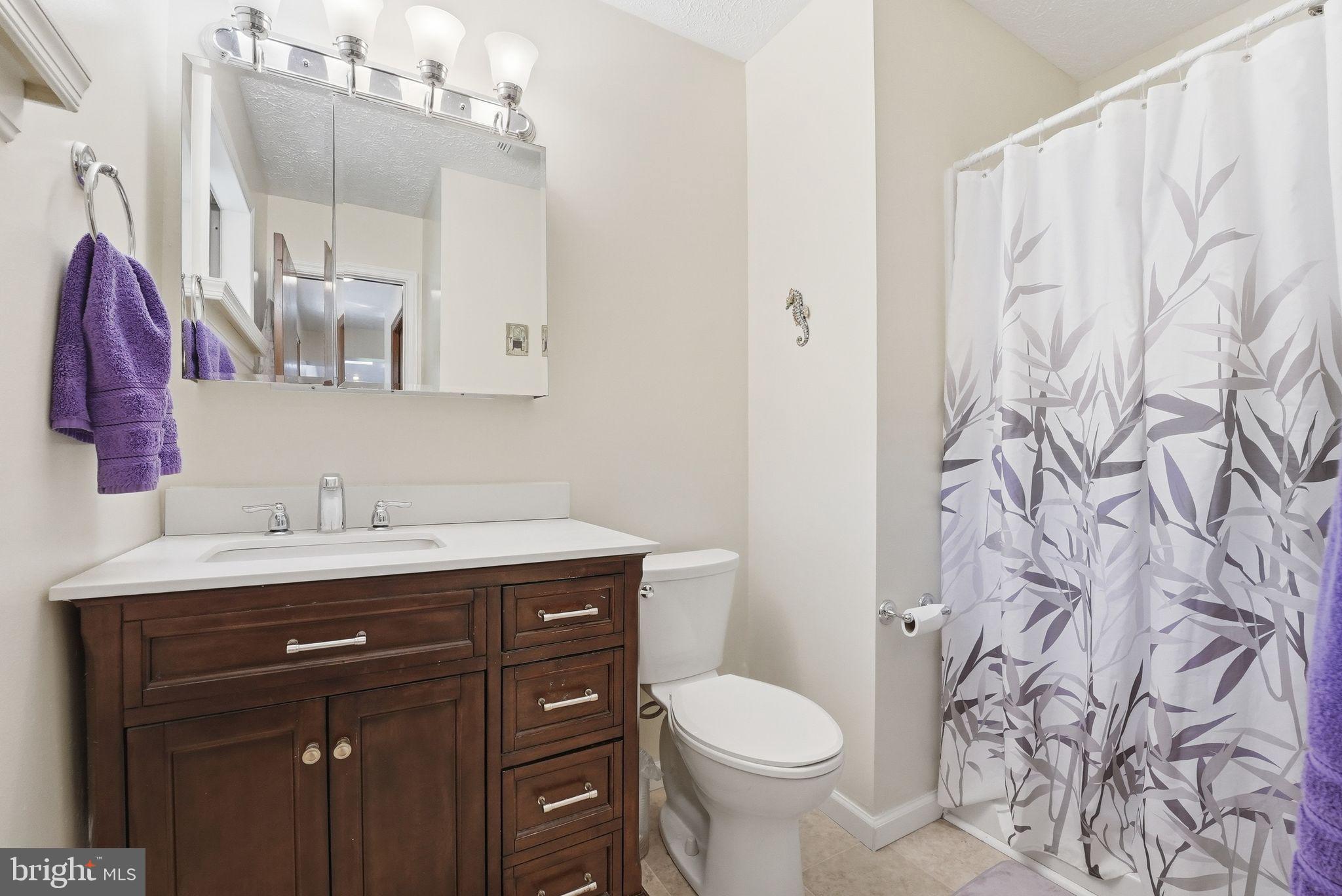 LAKE FRONT ROYAL - Residential