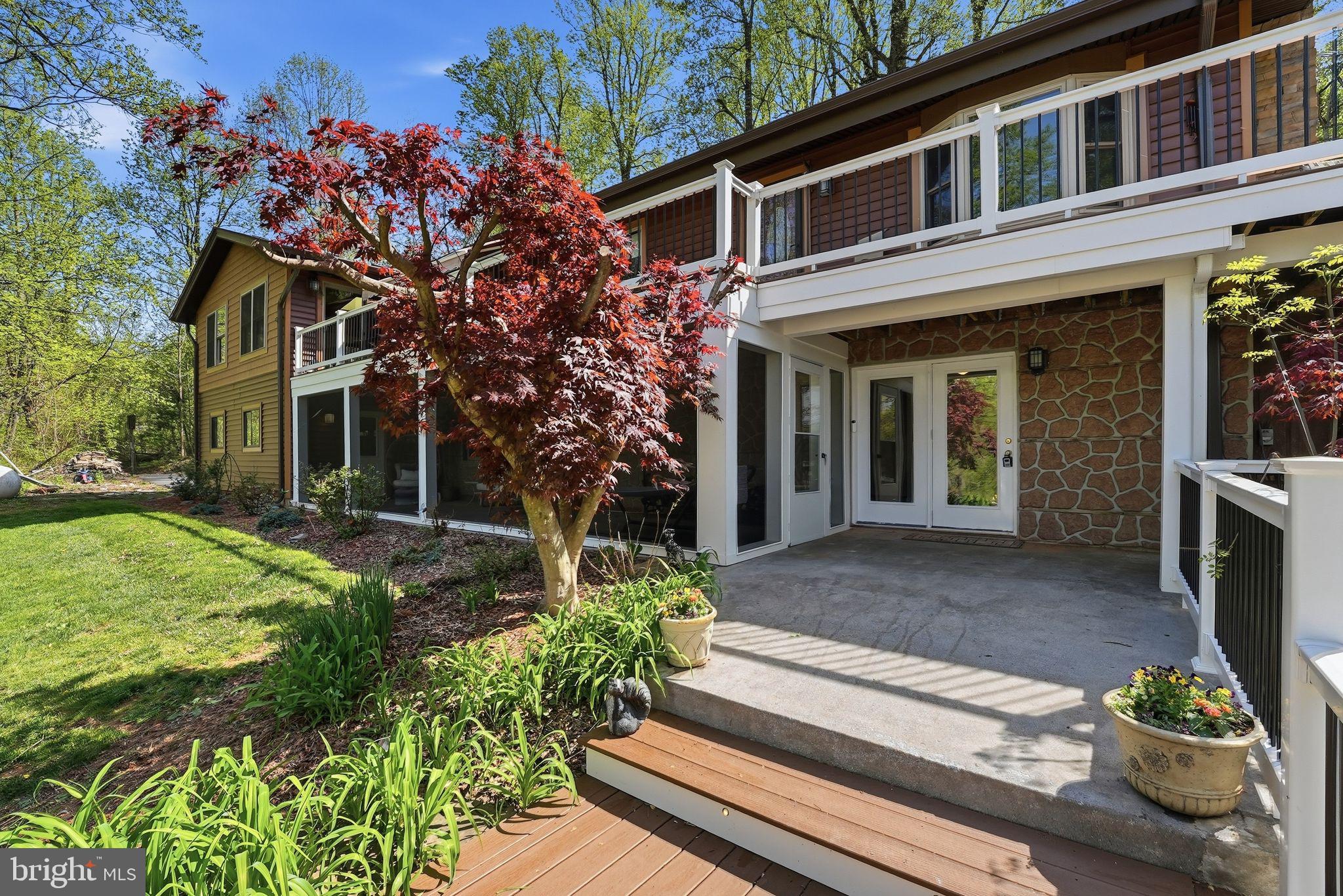 LAKE FRONT ROYAL - Residential