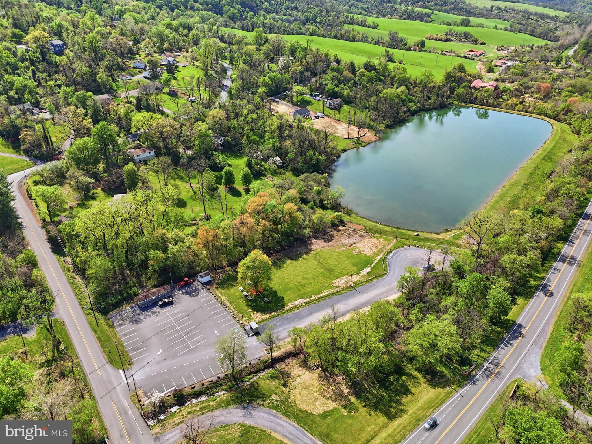 LAKE FRONT ROYAL - Residential