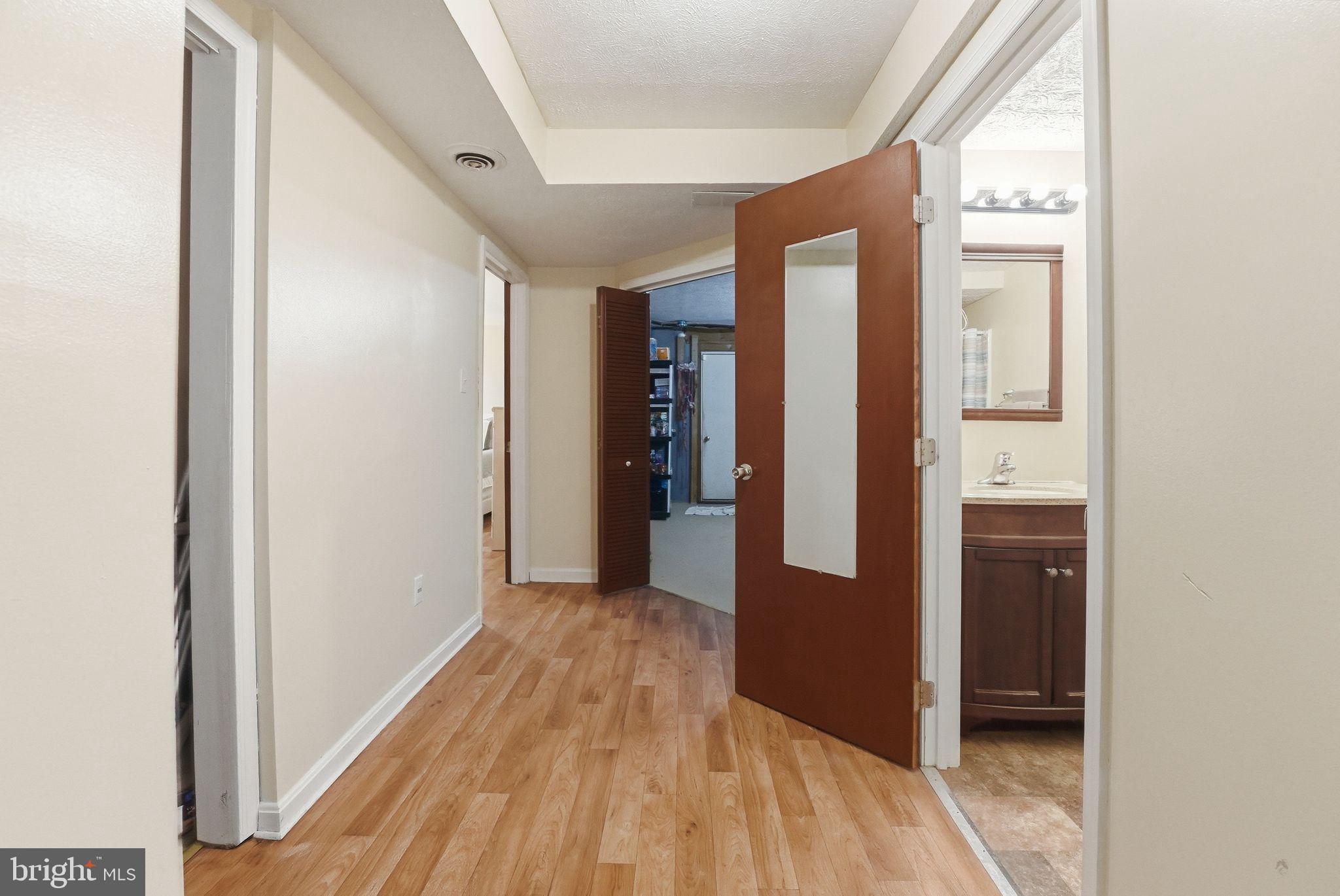 LAKE FRONT ROYAL - Residential