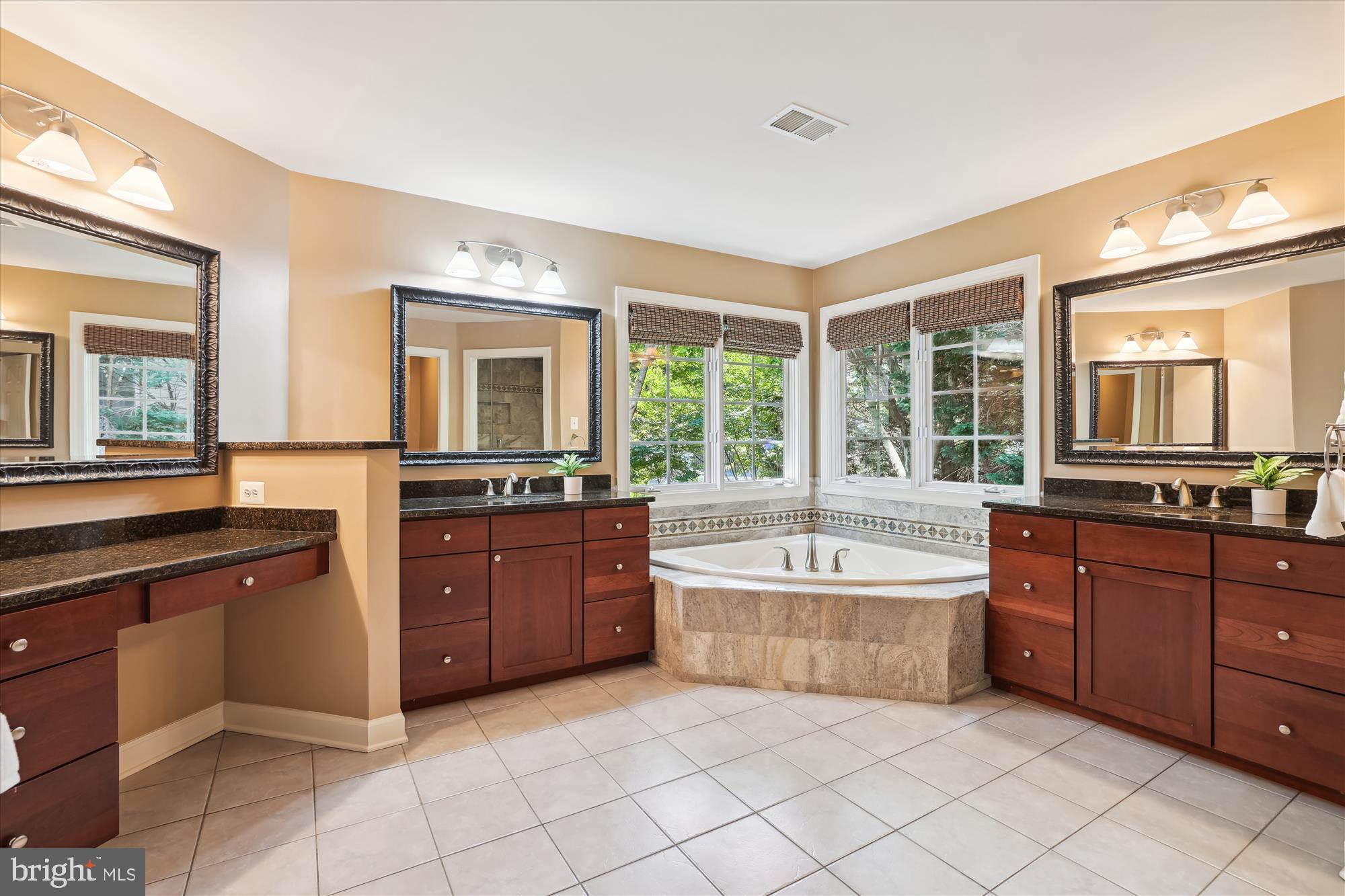 ALTA VISTA - Residential