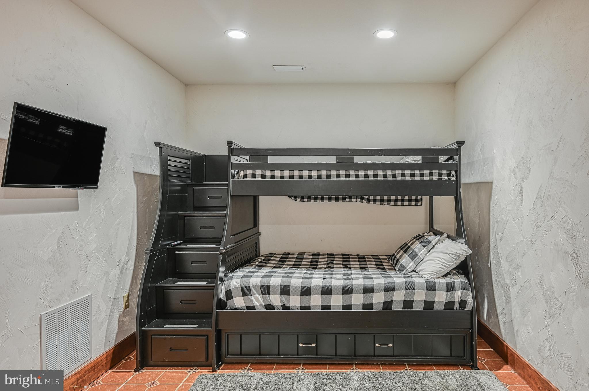 MYSTIC POINTE - Residential