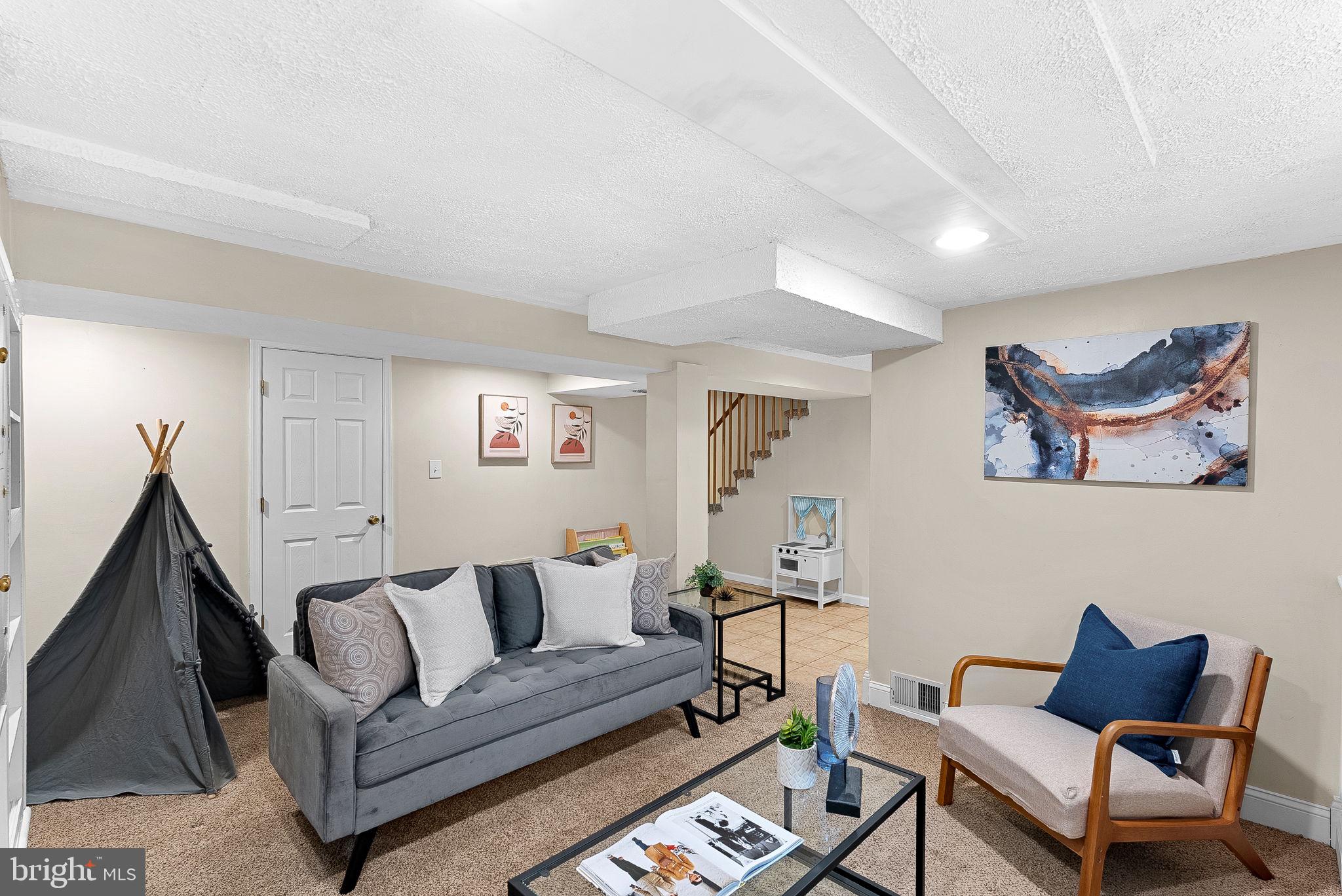 BROYHILL CREST - Residential