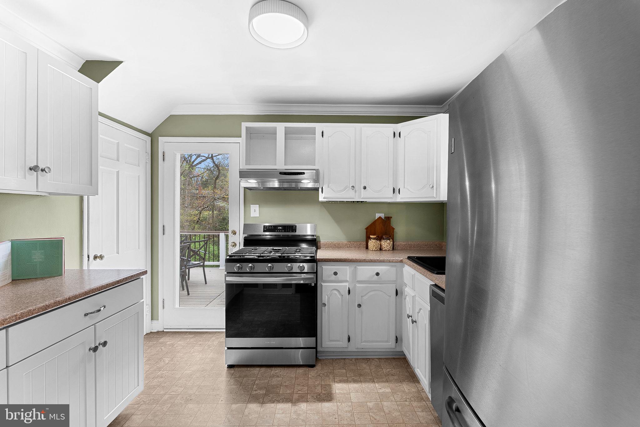 BROYHILL CREST - Residential