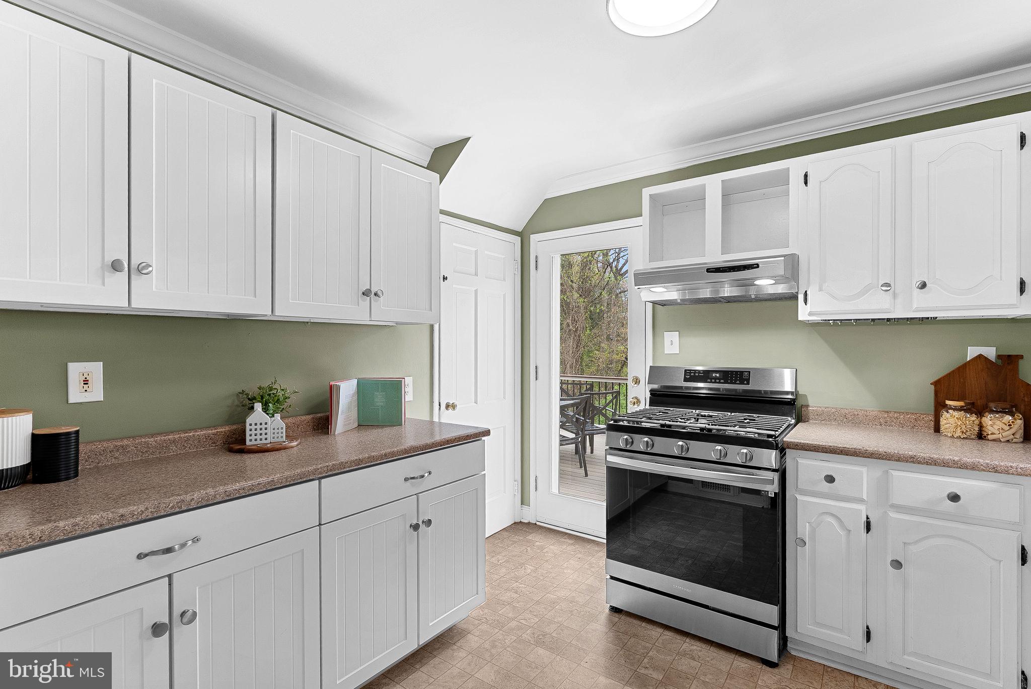 BROYHILL CREST - Residential