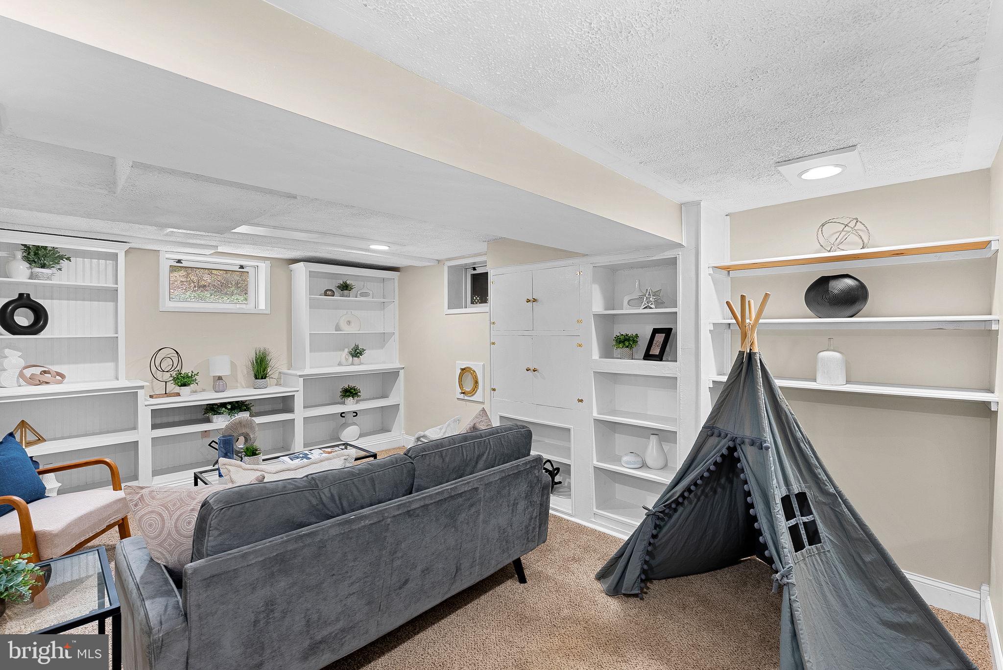 BROYHILL CREST - Residential