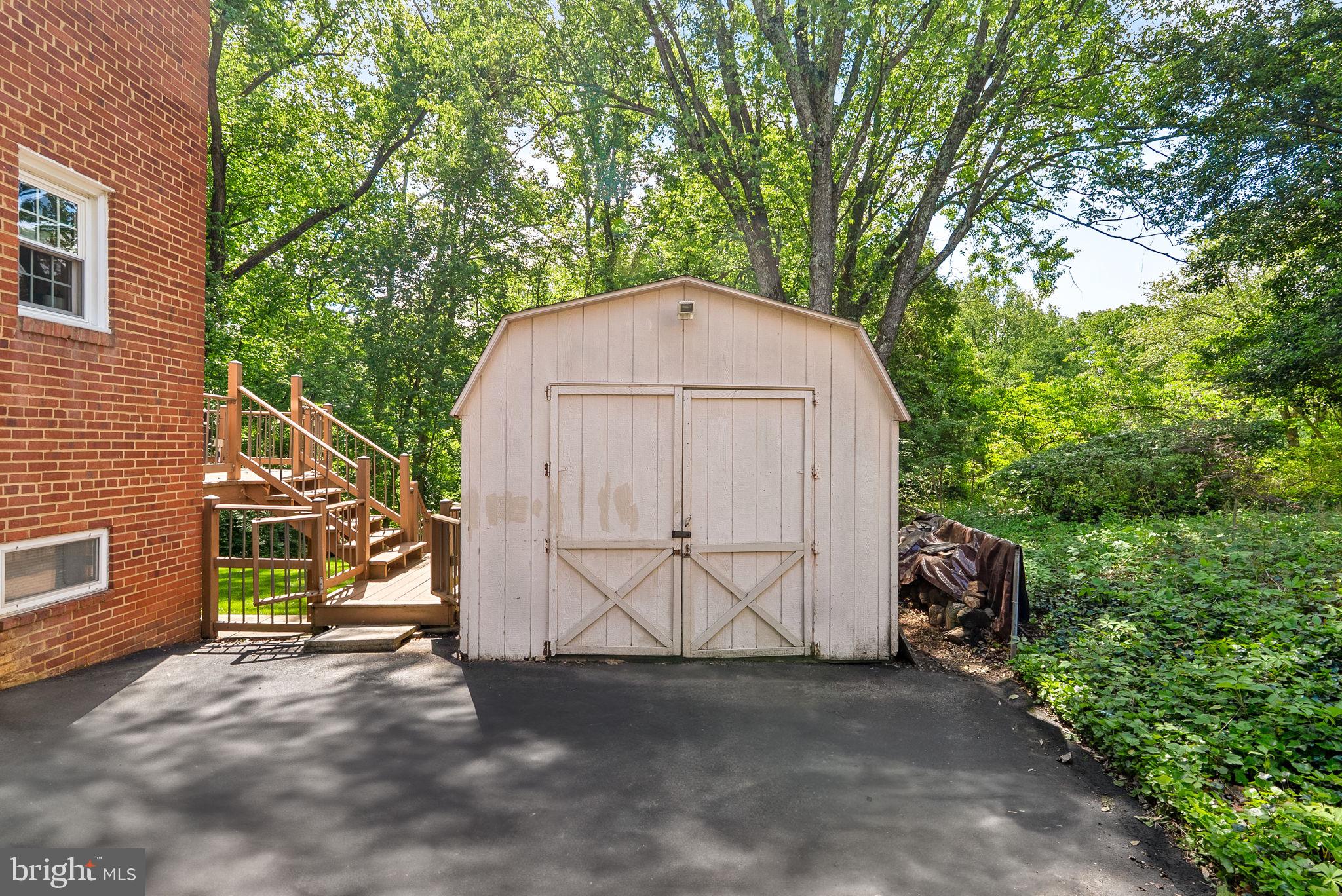 BROYHILL CREST - Residential