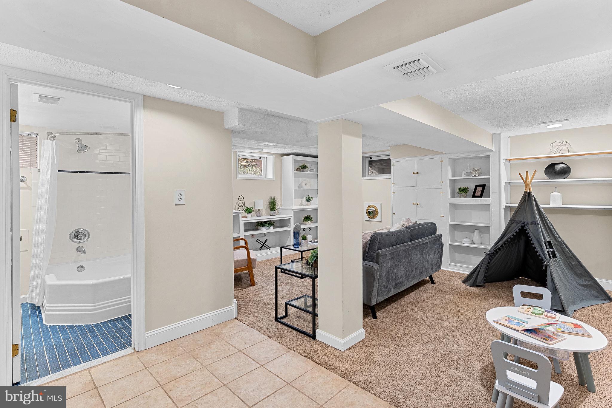 BROYHILL CREST - Residential