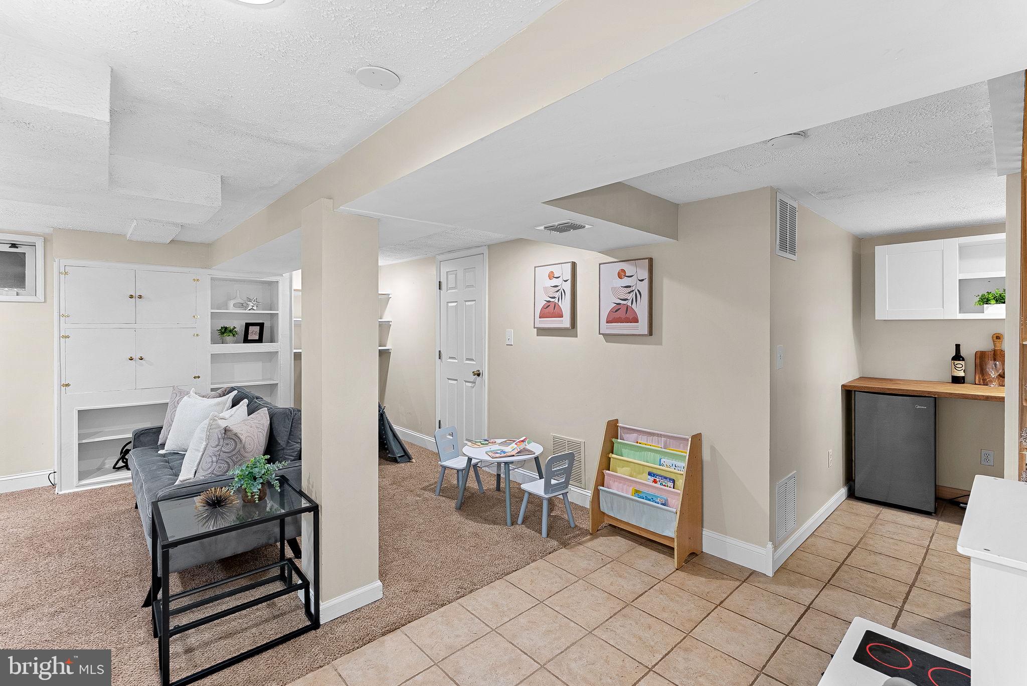 BROYHILL CREST - Residential