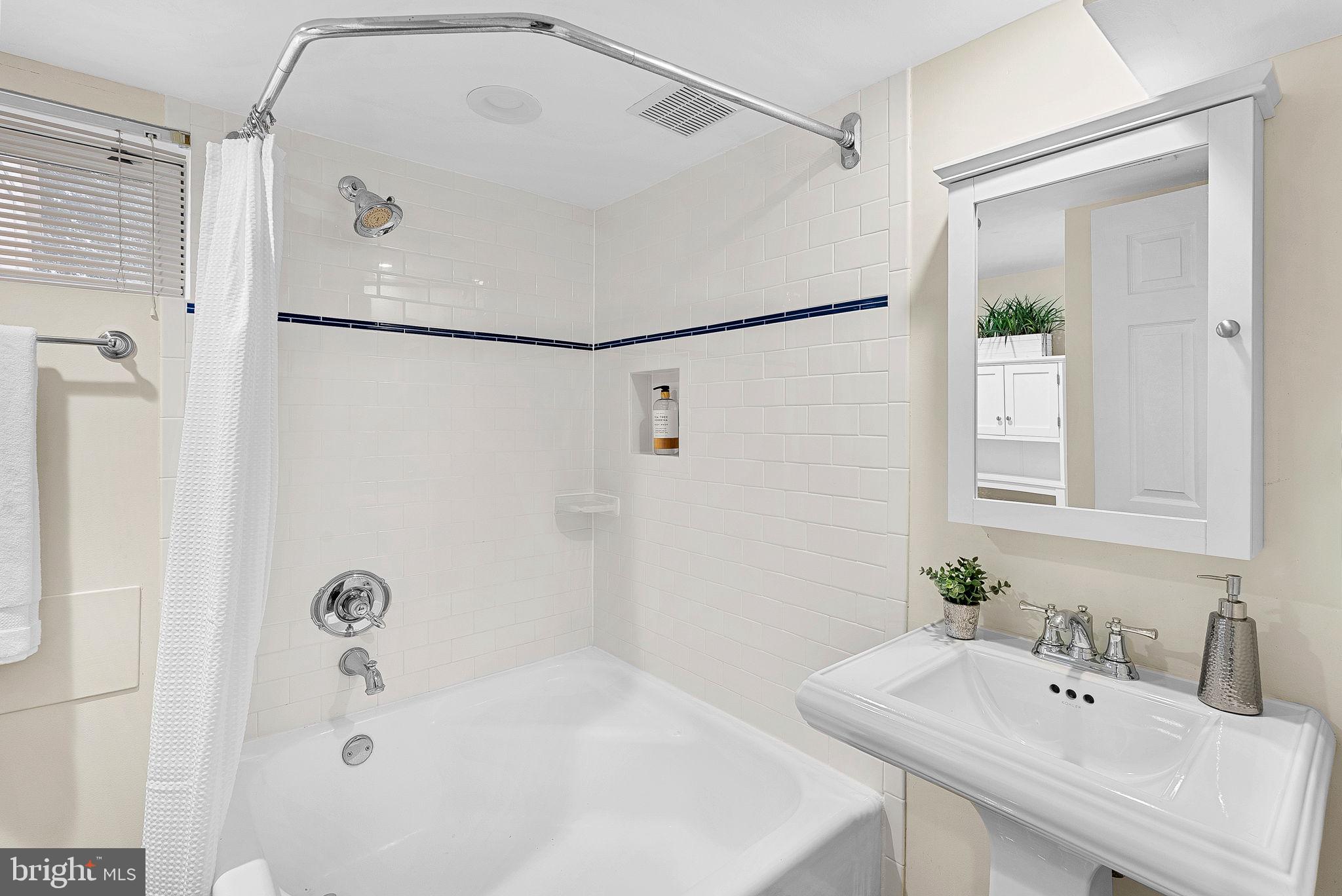 BROYHILL CREST - Residential