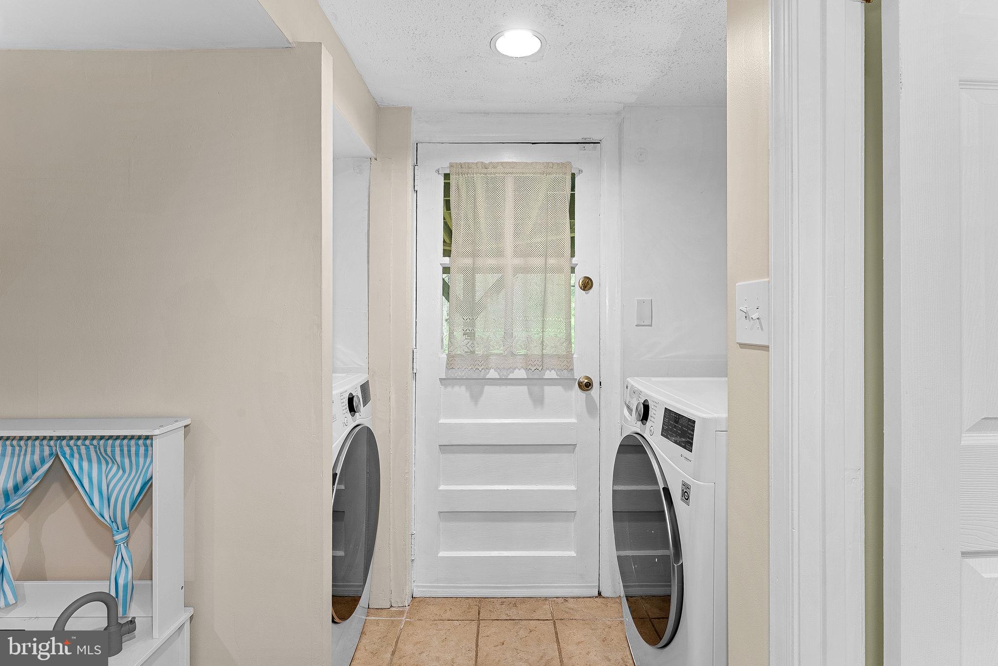 BROYHILL CREST - Residential