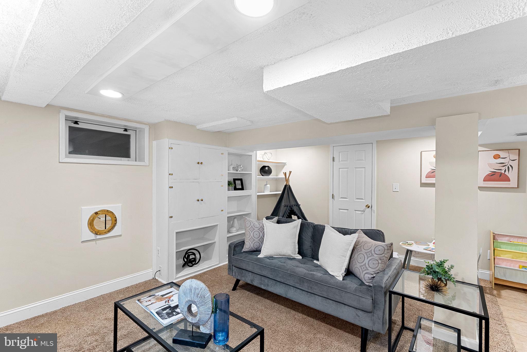 BROYHILL CREST - Residential