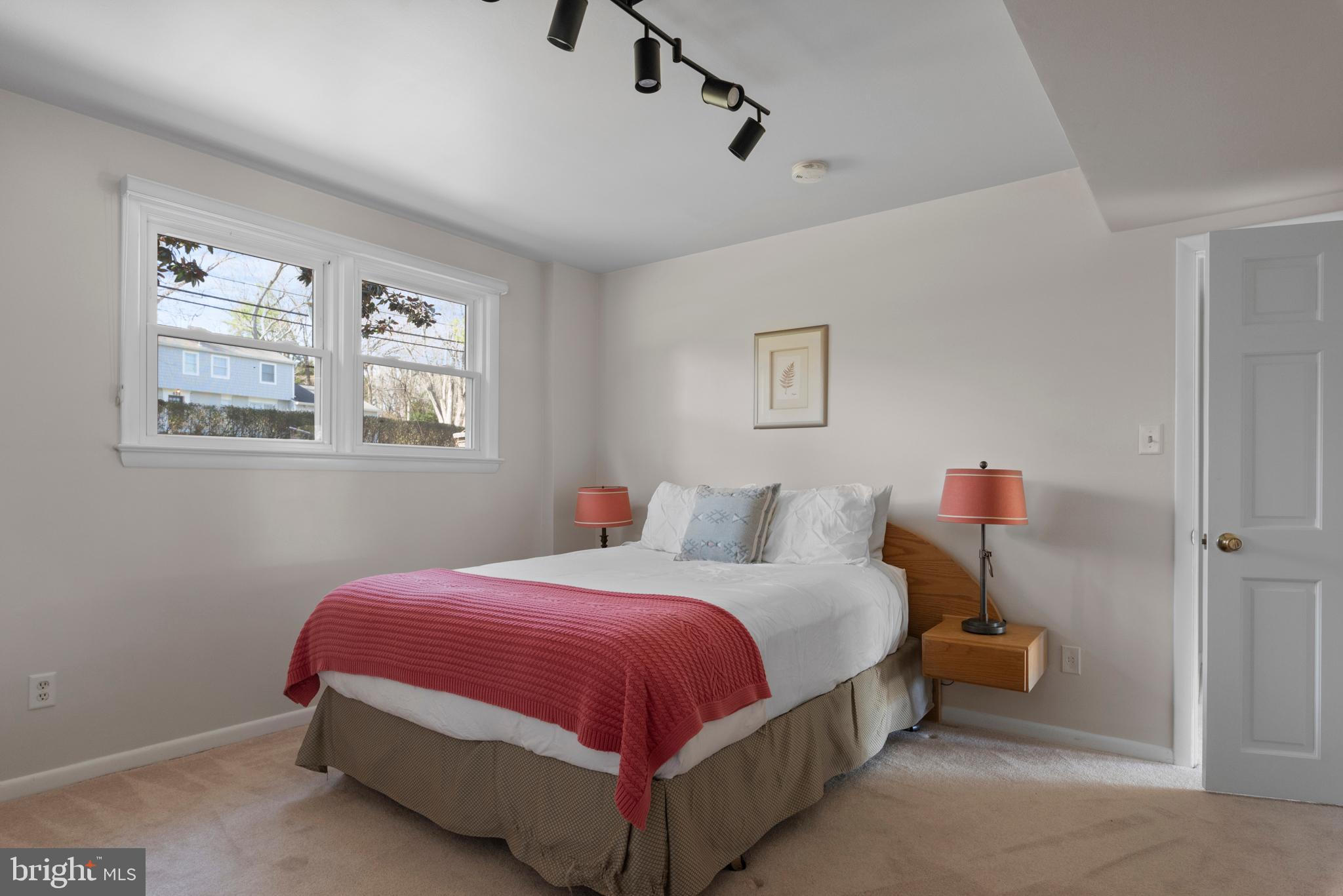 WILD ROSE SHORES - Residential