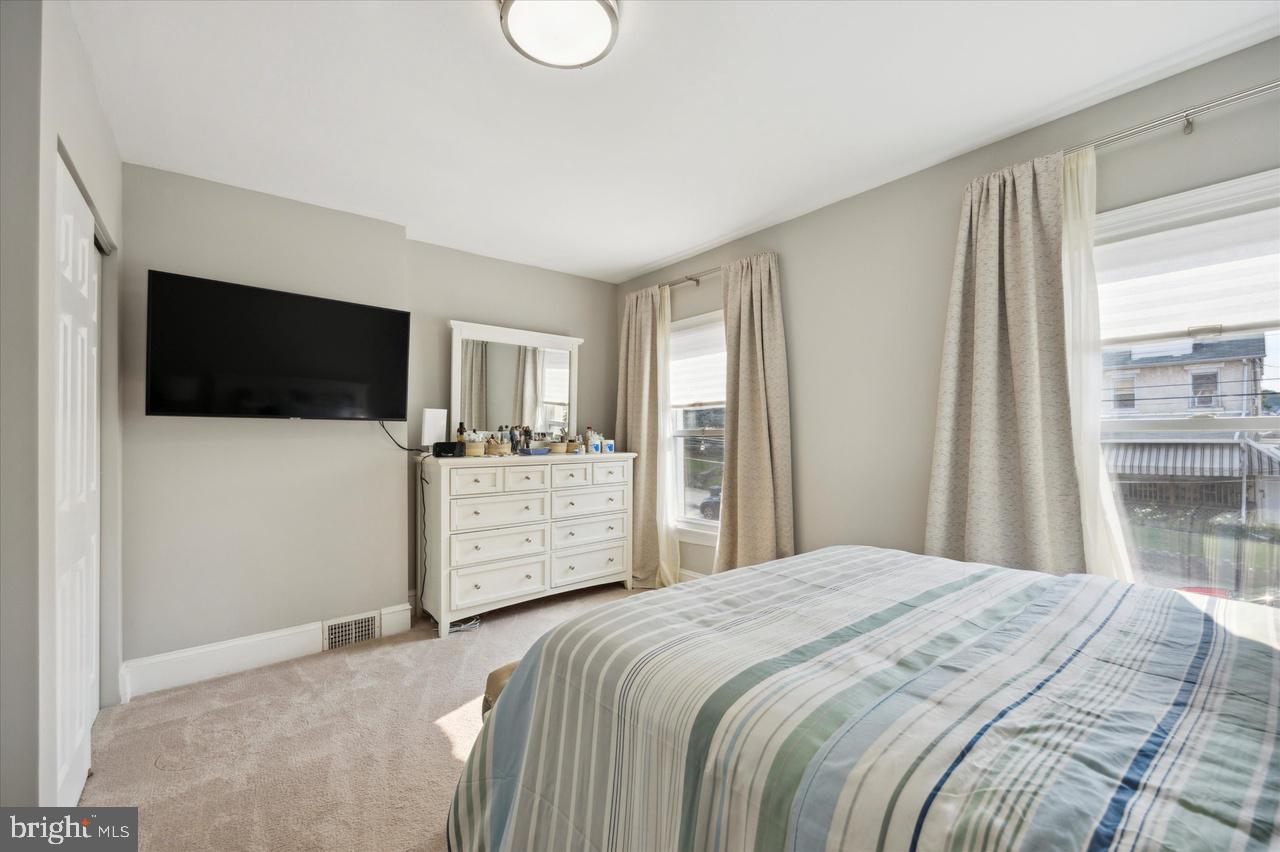 KING OF PRUSSIA - Residential Lease