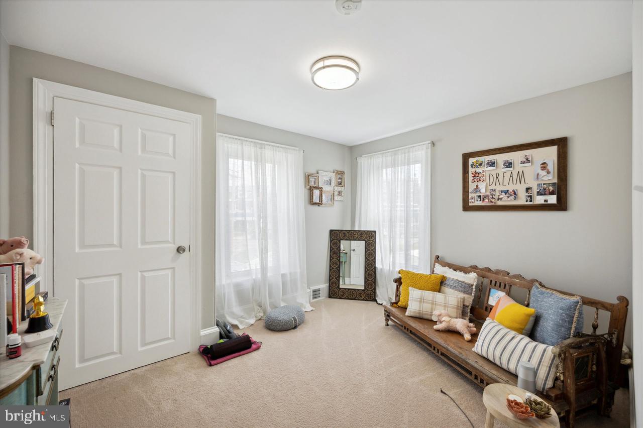 KING OF PRUSSIA - Residential Lease