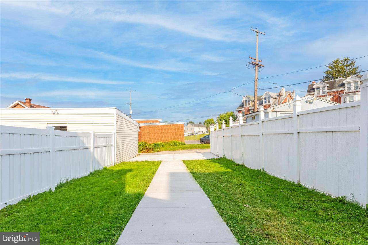 KING OF PRUSSIA - Residential Lease