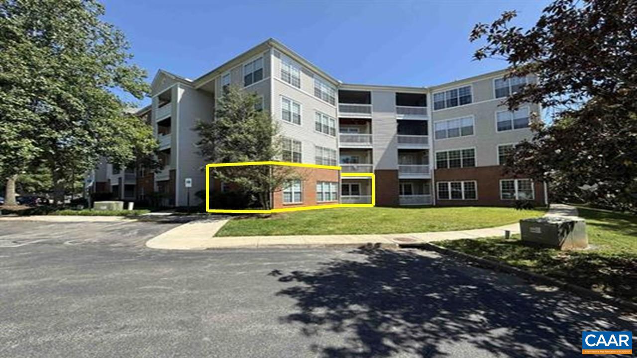 270 RIVERBEND DR 1F