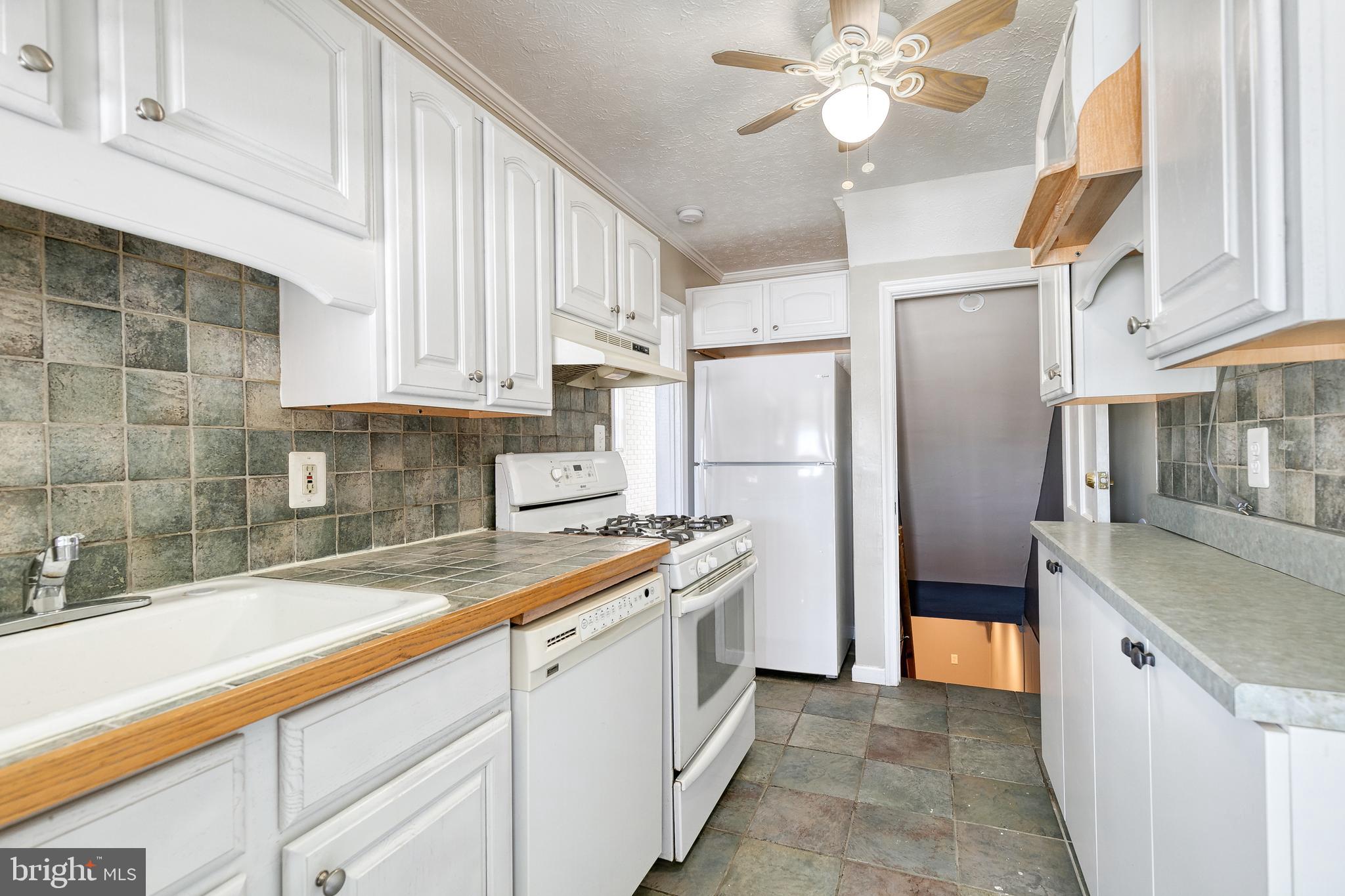 GAYLORD MANOR - Residential Lease