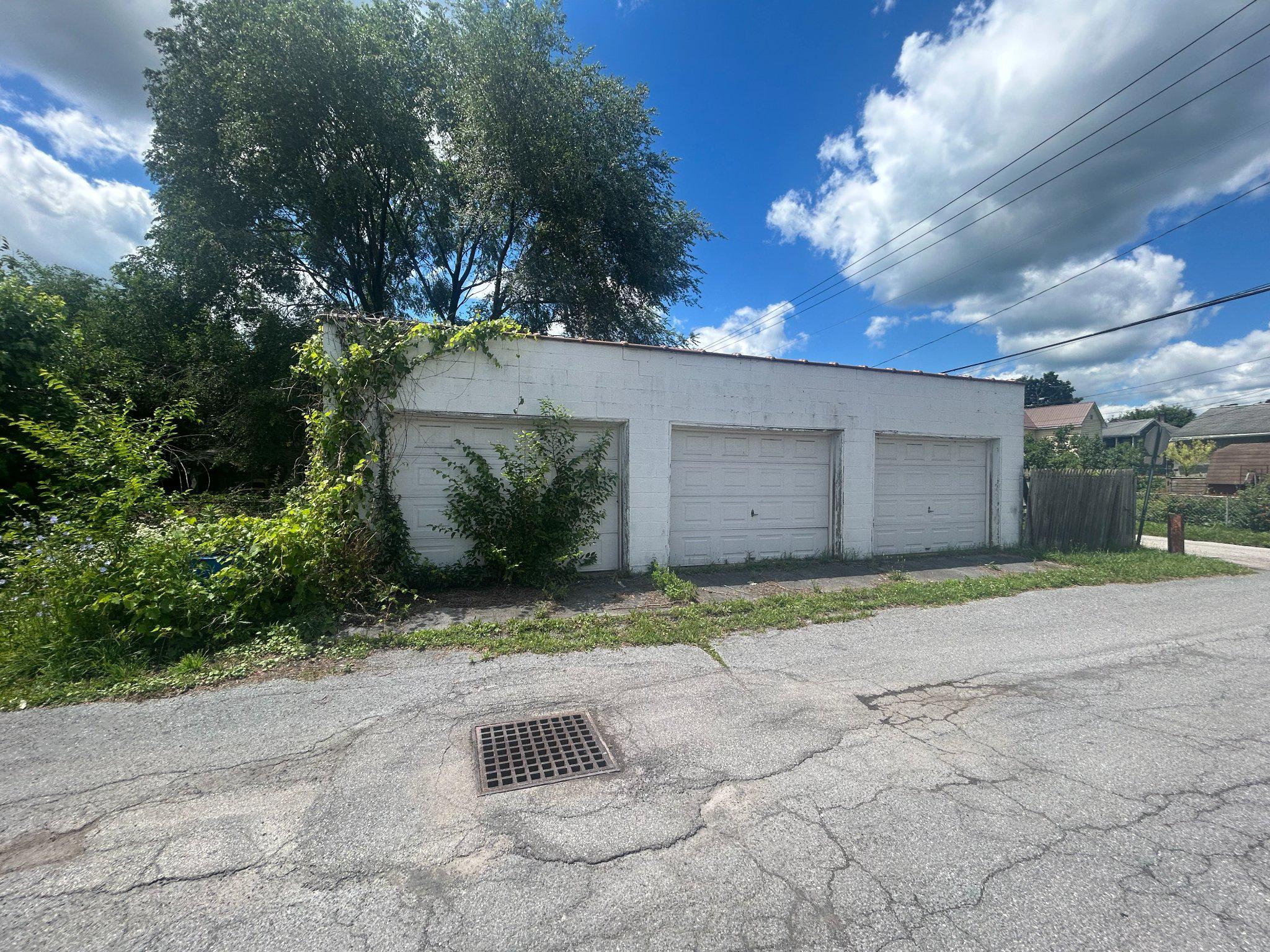 1516 LOGAN AVENUE