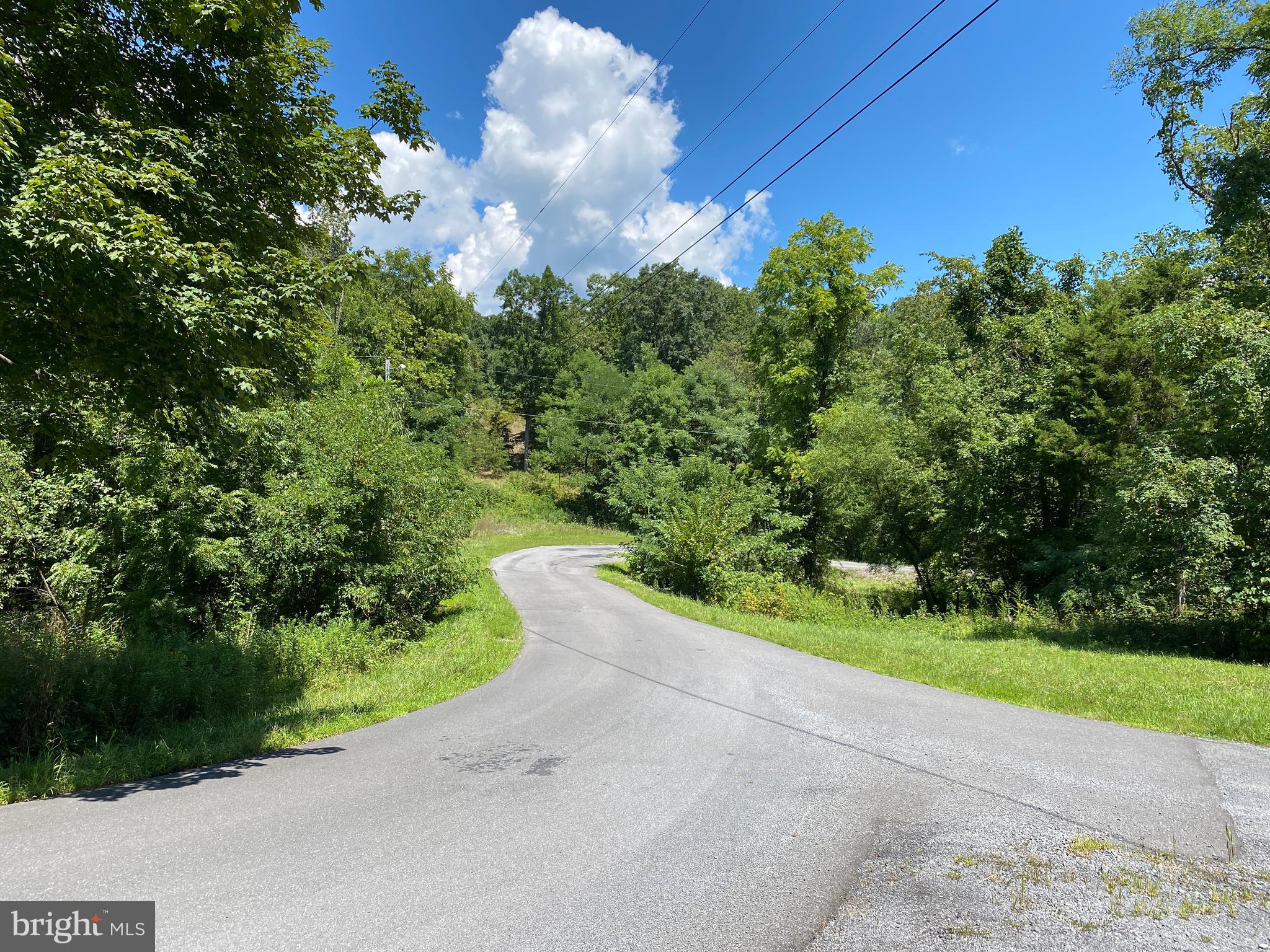 HICKORY KNOLL - Land