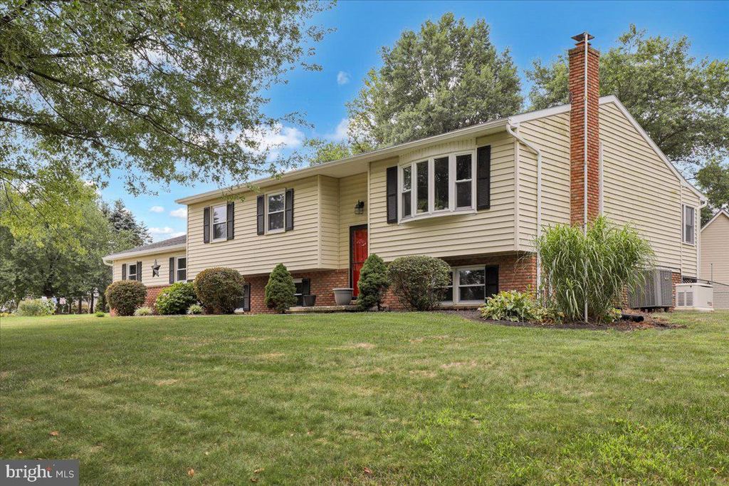 Photo of 110 Meadow View Lane, Bainbridge, PA 17502 (MLS # PALA2053796)