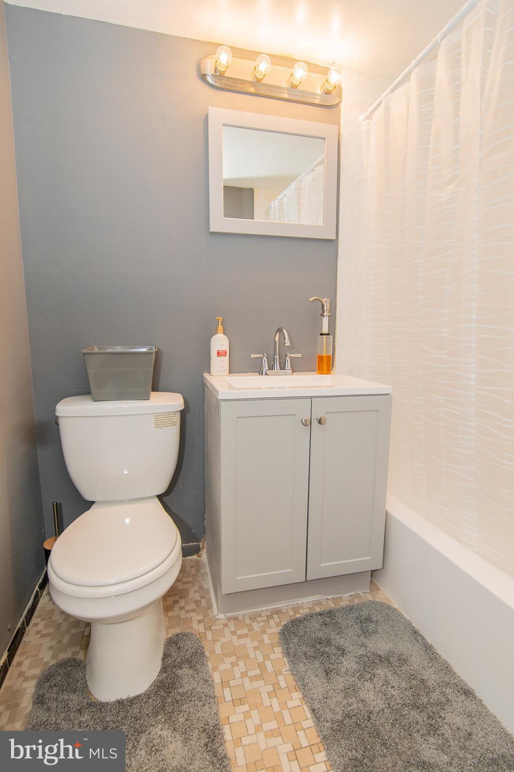 SWANN HILL CONDOMINIUMS - Residential