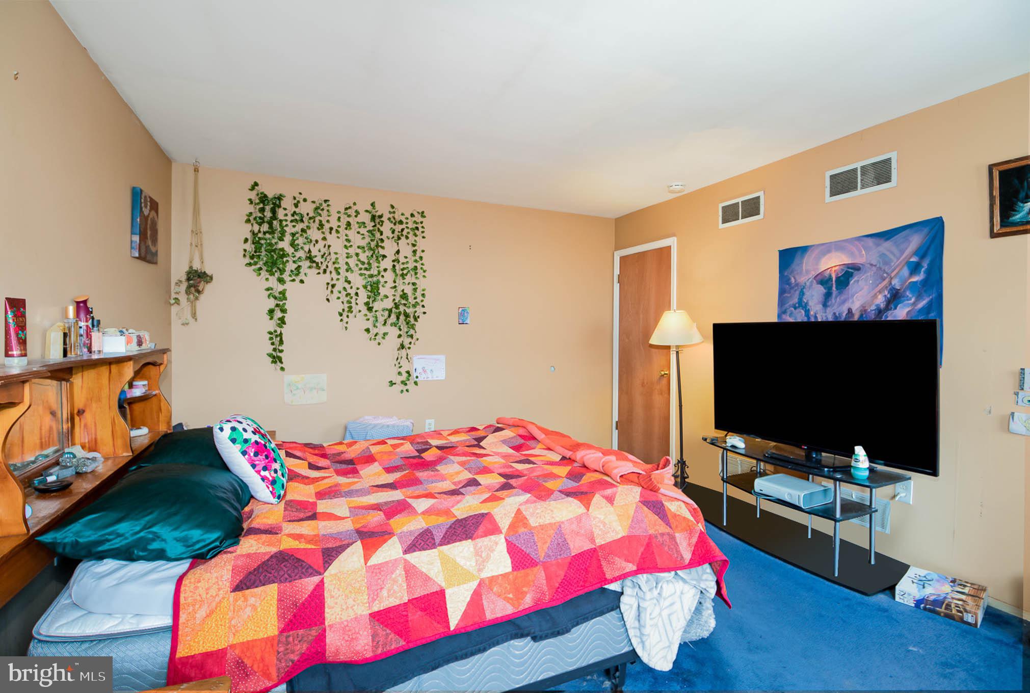 VILLAGE OF VALLEY GREEN - Residential