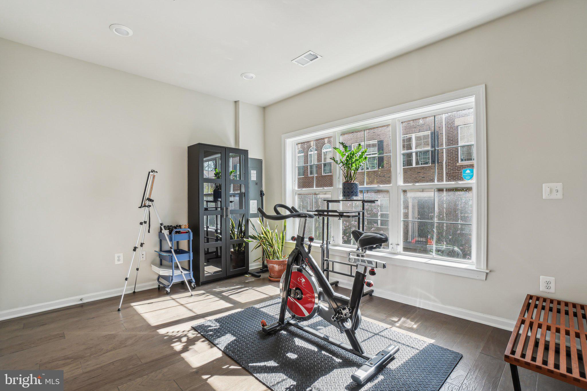 COLLEGE PARK - Residential