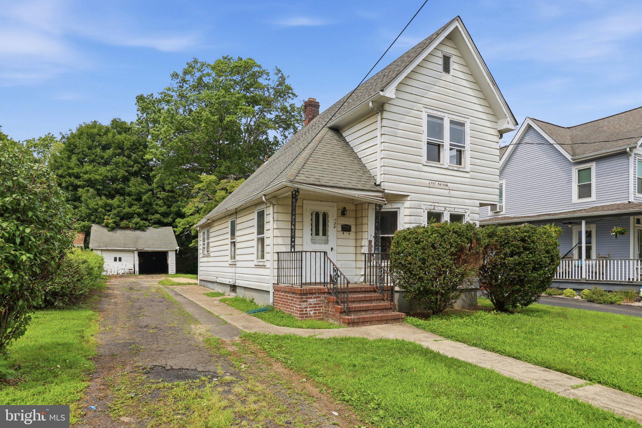 128 CENTER STREET
