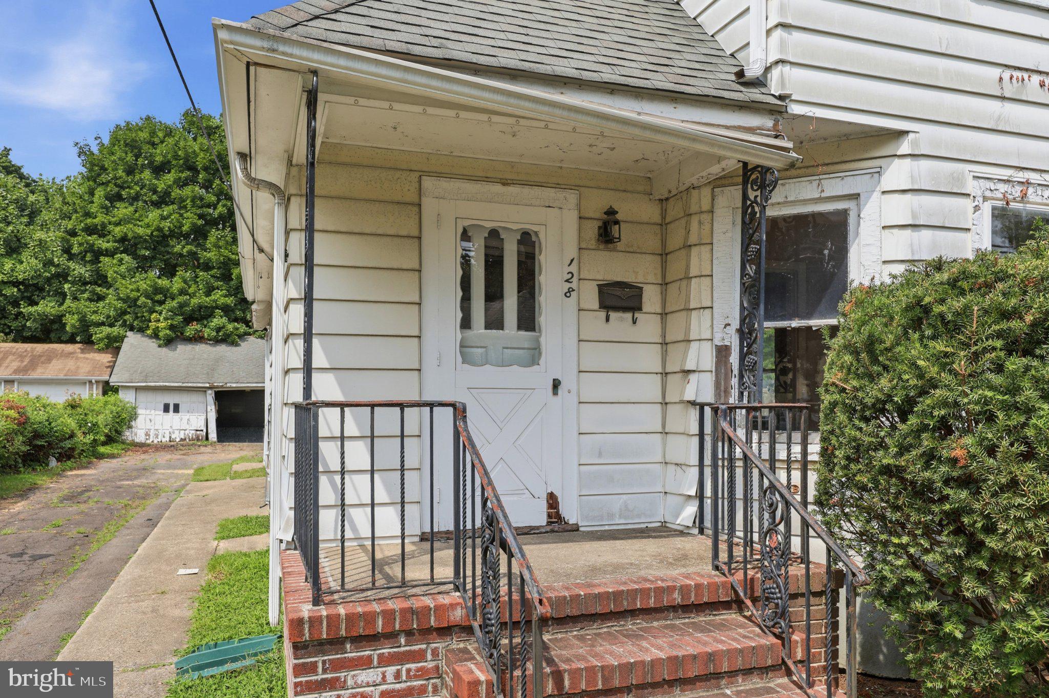 128 CENTER STREET