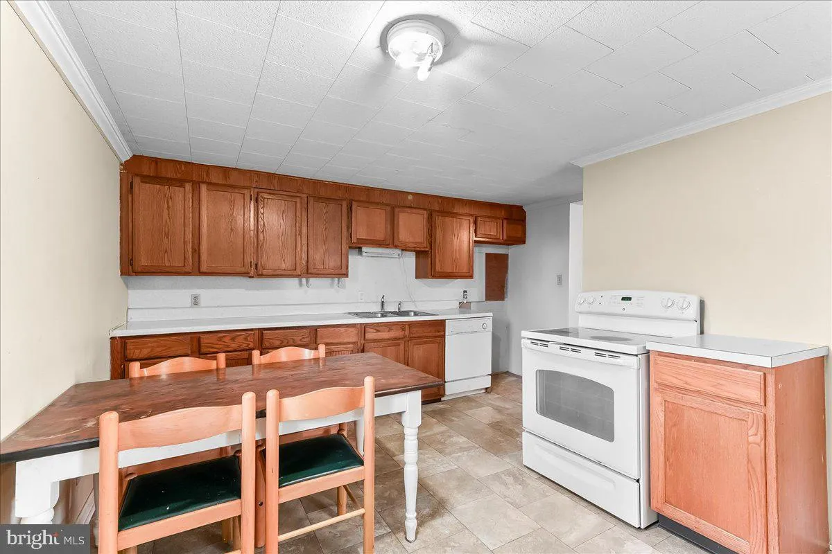 Coatesville, Pennsylvania 19320, United States, 8 Bedrooms Bedrooms, ,Residential,Pending,250875