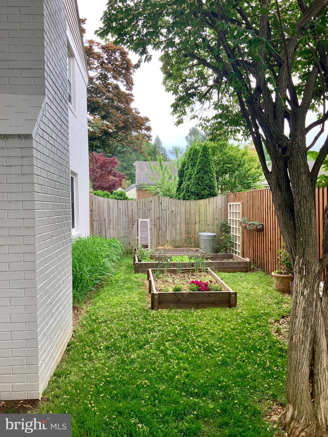 HENDRY ESTATES - Residential Lease