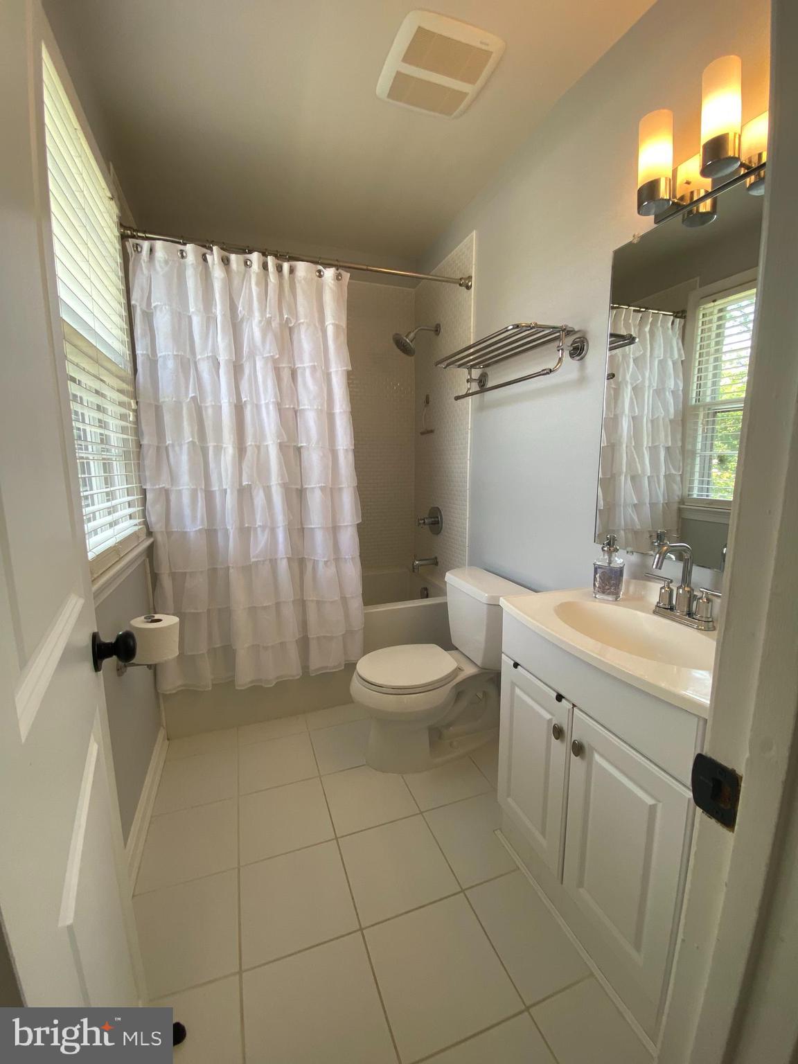 HENDRY ESTATES - Residential Lease