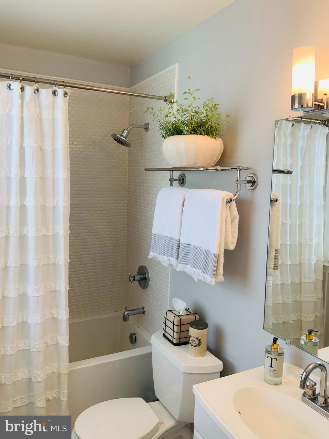 HENDRY ESTATES - Residential Lease