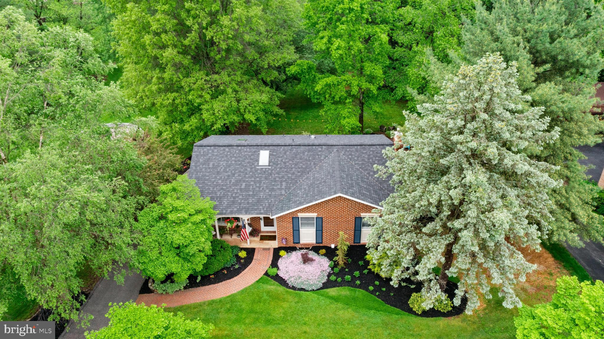 29 FARMINGTON DRIVE